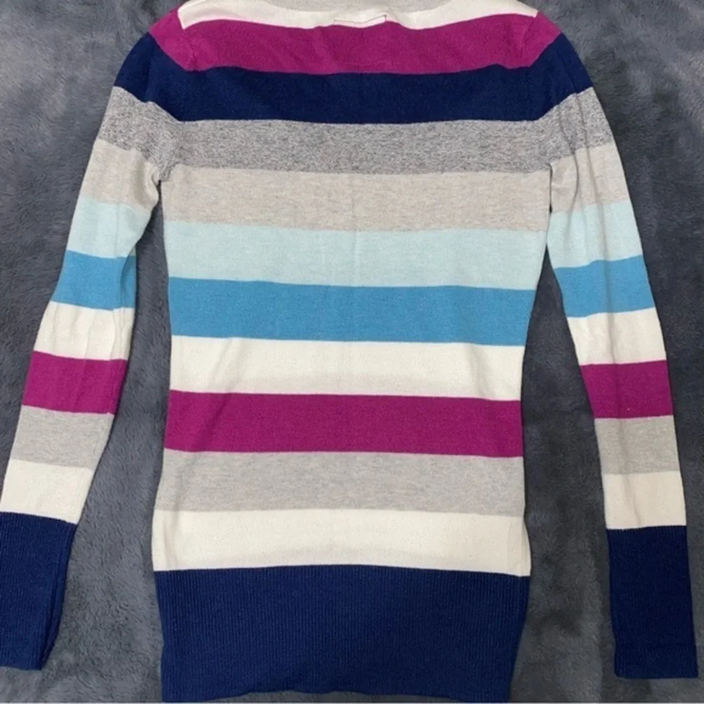 American Eagle sweater XS lightweight‎ striped v-neck - Picture 5 of 5